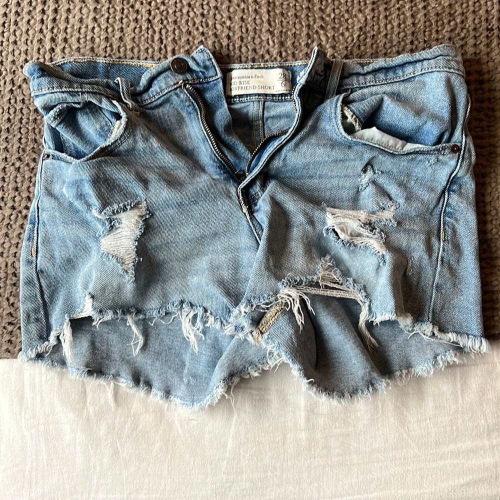 Abercrombie and Fitch Mid Rise Boyfriend Short